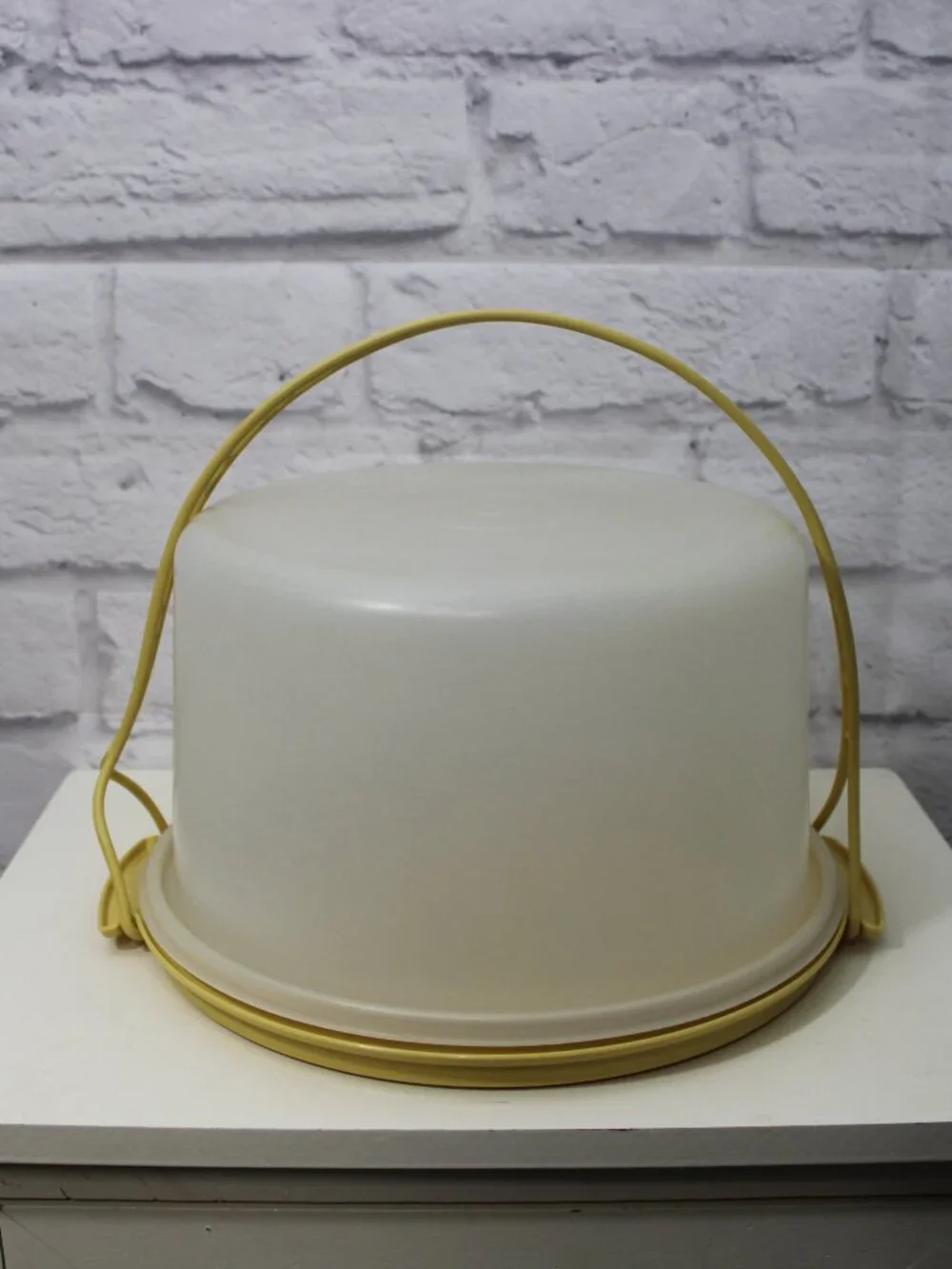 Vintage Tupperware Round Cake Taker Saver Dome with Handle and Base